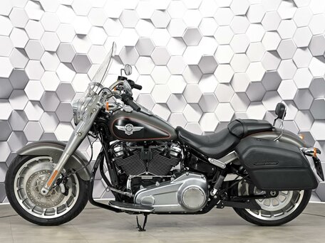 2019 Harley-Davidson Fat Boy, серый, 1977000 рублей, вид 4