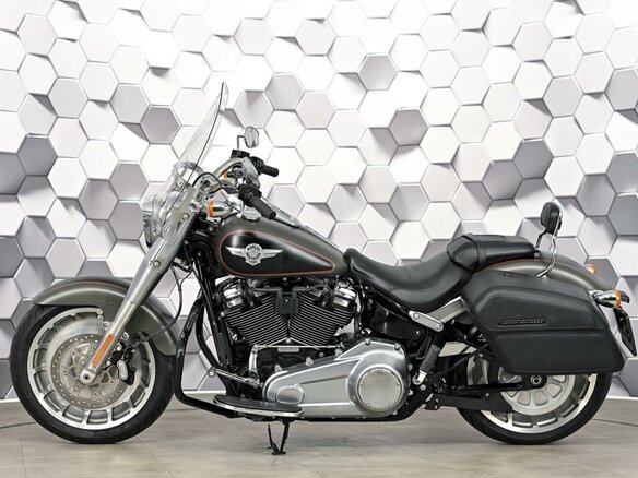 2019 Harley-Davidson Fat Boy, серый, 1977000 рублей - вид 3
