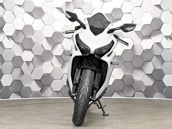 2023 Honda CBR 650R, белый, 939000 рублей - вид 4