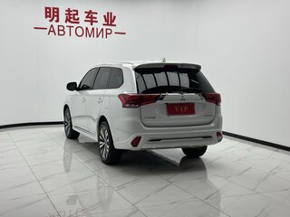 2022 Mitsubishi Outlander III Рестайлинг 3, белый, 1983000 рублей, вид 5