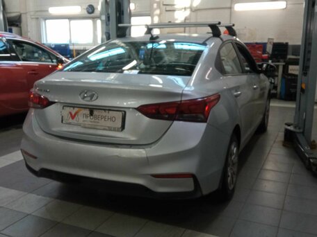 2018 Hyundai Solaris II, серебристый, 699000 рублей, вид 3