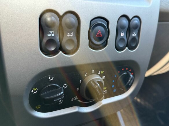2011 Renault Sandero I, чёрный, 499000 рублей - вид 17