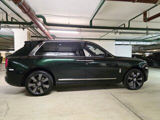 2020 Rolls-Royce Cullinan I (Series I), зелёный, 26500000 рублей, вид 4