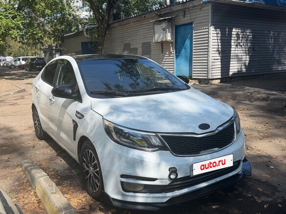 2017 Kia Rio III Рестайлинг, белый - вид 1