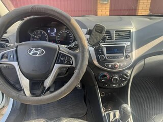 2016 Hyundai Solaris I Рестайлинг, белый, 800000 рублей, вид 2