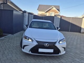 2018 Lexus ES 250 VII, белый, 4300000 рублей, вид 3