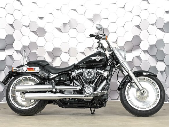 2018 Harley-Davidson Fat Boy, чёрный, 1779000 рублей - вид 2