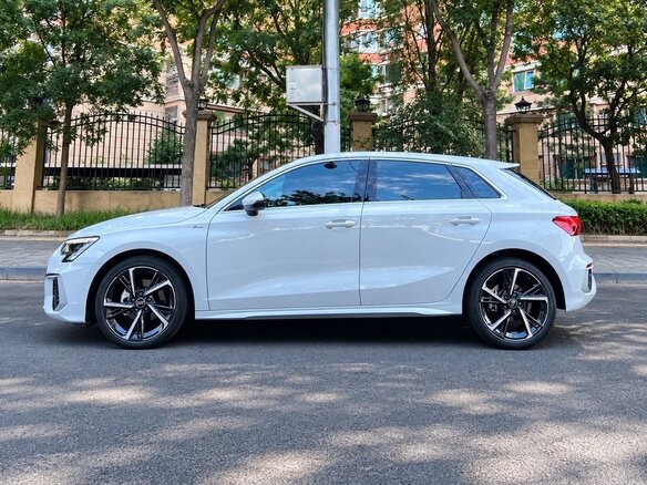 2022 Audi A3 Sportback 35 TFSI IV (8Y), белый, 2070000 рублей - вид 2