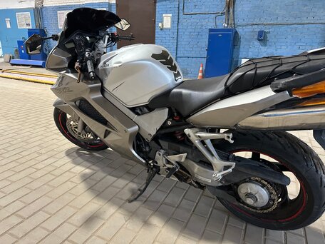 2003 Honda VFR 800, серебристый, 350000 рублей, вид 2