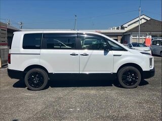 2023 Mitsubishi Delica D:5 I Рестайлинг, белый, 2705000 рублей, вид 3