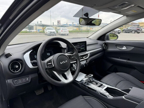 2026 Kia K3 II (China Market) Рестайлинг, чёрный, 2100000 рублей - вид 4