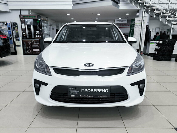 2020 Kia Rio IV, белый, 1220000 рублей - вид 1