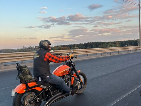 2021 Harley-Davidson Street Bob, оранжевый, 1740000 рублей, вид 1