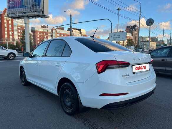 2020 Skoda Rapid II, белый, 1400000 рублей - вид 2