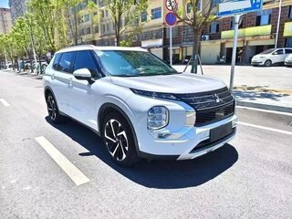 2022 Mitsubishi Outlander IV, белый, 3700000 рублей, вид 3