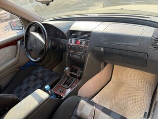 1996 Mercedes-Benz C-Класс 220 I (W202), серебристый, 420000 рублей, вид 5