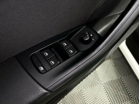 2014 Audi Q3 I (8U), белый, 1820000 рублей - вид 16