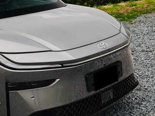 2026 Toyota bZ3X 58.3 kWh, серебристый, 3030000 рублей, вид 4