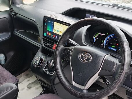 2015 Toyota Noah III (R80), серебристый, 1700000 рублей, вид 4