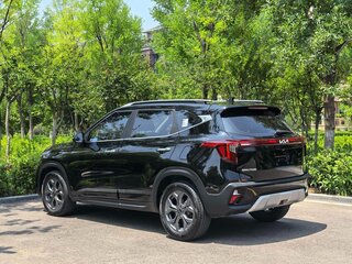 2023 Kia Seltos I Рестайлинг, чёрный, 1850000 рублей, вид 4