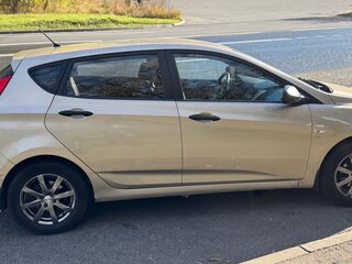 2011 Hyundai Solaris I, бежевый, 600000 рублей, вид 4