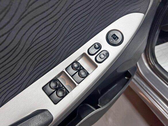 2011 Hyundai Solaris I, серый - вид 12