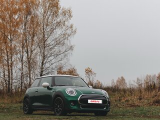 2021 Mini Hatch Cooper III (F55/F56) Рестайлинг, белый, 2500000 рублей, вид 2