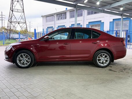 2018 Skoda Octavia III (A7) Рестайлинг, красный, 1759000 рублей, вид 2