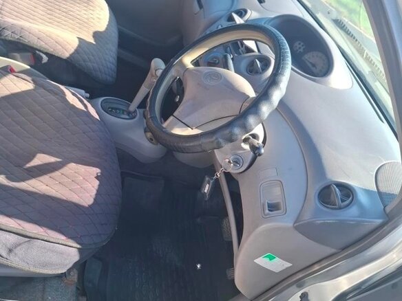 1999 Toyota Platz, серебристый, 215000 рублей - вид 9