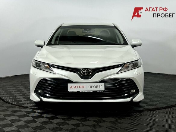 2019 Toyota Camry VIII (XV70), белый, 2360000 рублей - вид 2