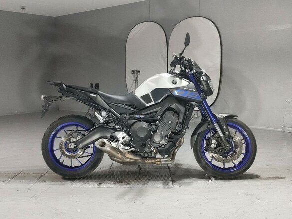 2015 Yamaha MT-09 (FZ-09), серебристый, 710000 рублей