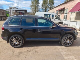 2008 Volkswagen Touareg I Рестайлинг, чёрный, 1750000 рублей, вид 2