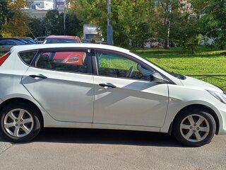 2013 Hyundai Solaris I, белый, 800000 рублей, вид 3