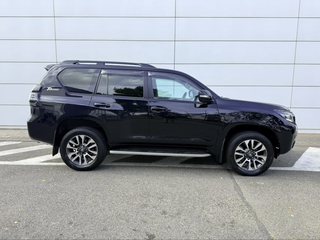 2021 Toyota Land Cruiser Prado 150 Series Рестайлинг 3, чёрный, 5900000 рублей, вид 4