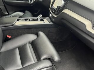 2021 Volvo XC60 II Рестайлинг, серый, 4100000 рублей, вид 4