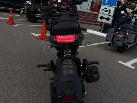 2022 Husqvarna Svartpilen 401, чёрный, 459000 рублей, вид 5