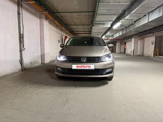 2016 Volkswagen Polo V Рестайлинг, бежевый, 1100000 рублей, вид 4