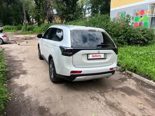 2014 Mitsubishi Outlander III, белый, 1400000 рублей, вид 3