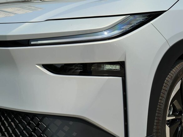 2026 Toyota bZ3X 50 kWh, серебристый, 2340000 рублей - вид 19