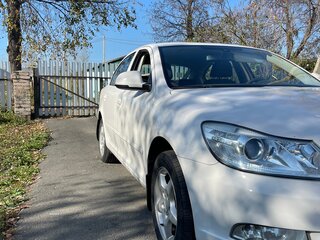 2012 Skoda Octavia II (A5) Рестайлинг, белый, 700000 рублей, вид 3