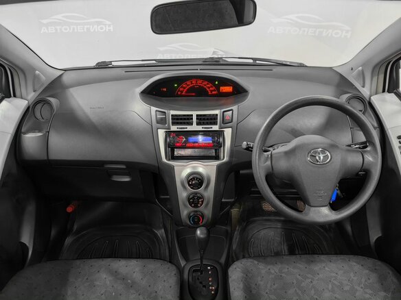 2010 Toyota Vitz II (XP90), белый, 650000 рублей - вид 8