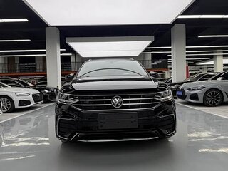 2022 Volkswagen Tiguan II Рестайлинг, чёрный, 2550111 рублей, вид 2