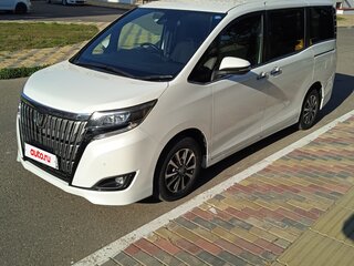 2019 Toyota Esquire I Рестайлинг, белый, 2700000 рублей, вид 1
