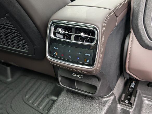 2026 Geely Monjaro (Xingyue L) I Рестайлинг 2 (China Market), серый, 3985000 рублей - вид 12