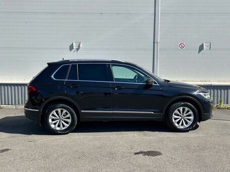 2020 Volkswagen Tiguan II Рестайлинг, чёрный, 2845000 рублей, вид 5