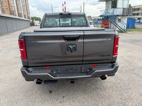 2026 Ram 1500 Crew Cab V Рестайлинг, серый, 9499999 рублей, вид 5