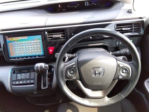 2020 Honda Stepwgn Spada V Рестайлинг, белый, 2350000 рублей - вид 5
