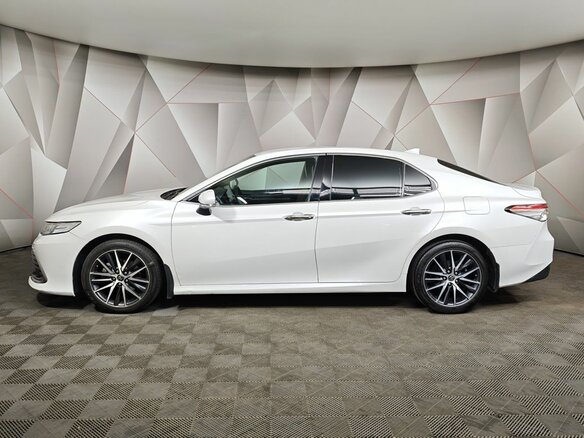 2021 Toyota Camry VIII (XV70) Рестайлинг, белый, 2830000 рублей - вид 4