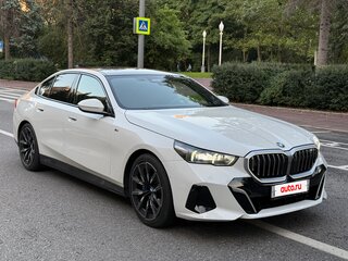 2023 BMW 5 серии 530i xDrive VIII (G60/G61/G68), белый, 7290000 рублей, вид 3