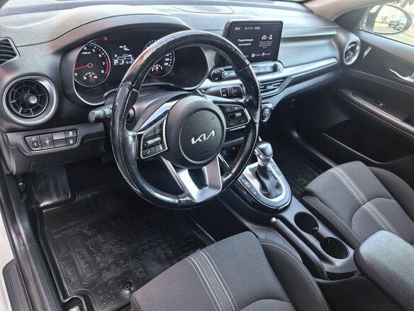 2021 Kia Cerato IV Рестайлинг, белый, 2149000 рублей - вид 4